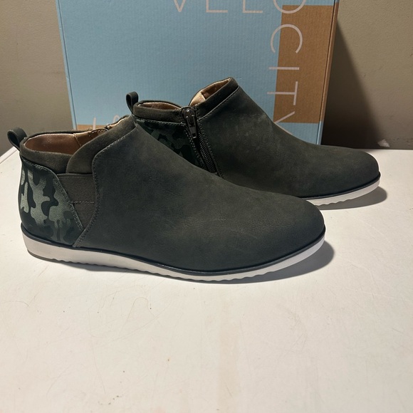 LifeStride velocity 2.0 comfortable ankle booties army green zip sides size 8 - Picture 1 of 10